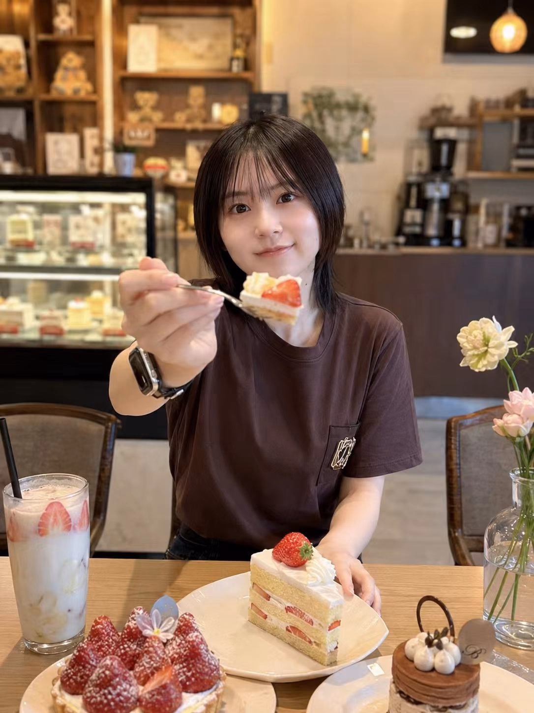 贵贵吃蛋糕